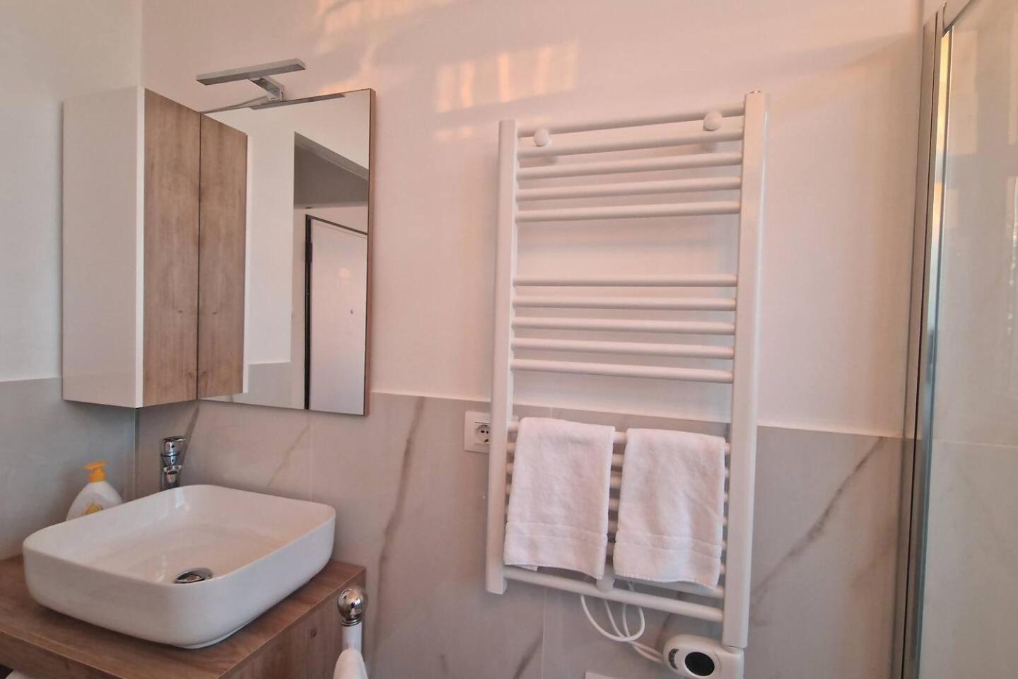 Cozy Flat For Vacation& Business In Famagosta Area Appartamento *