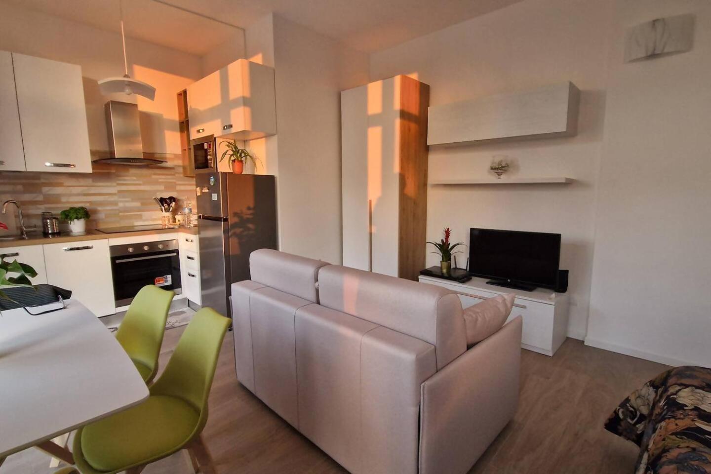 Appartamento Cozy Flat For Vacation& Business In Famagosta Area Milano